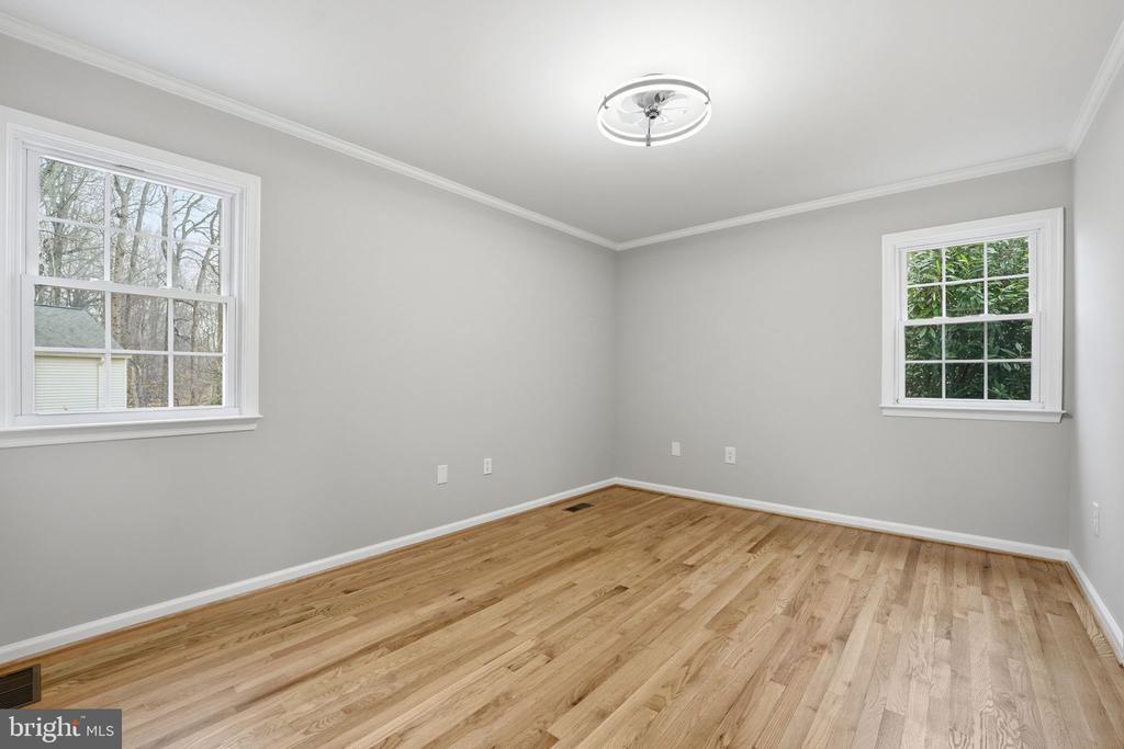 9438 WALLINGFORD DRIVE