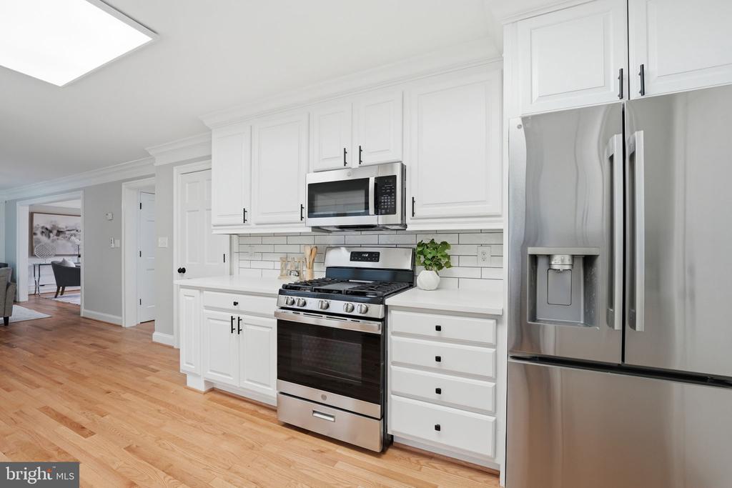 9438 WALLINGFORD DRIVE
