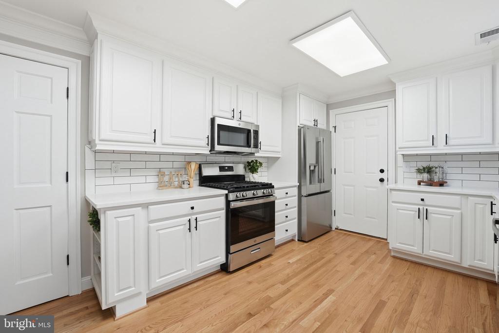 9438 WALLINGFORD DRIVE
