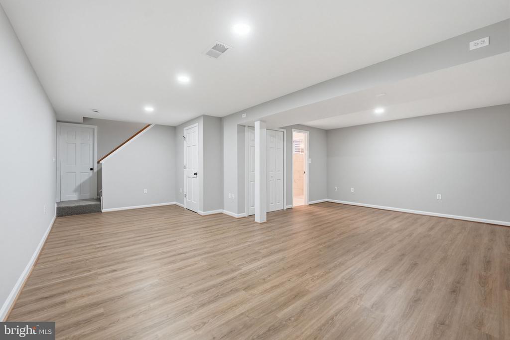 9438 WALLINGFORD DRIVE