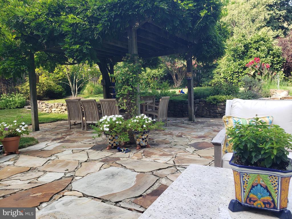 2707 PIONEER LANE