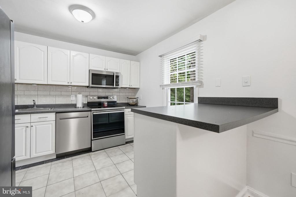 8260 GETTY COURT
