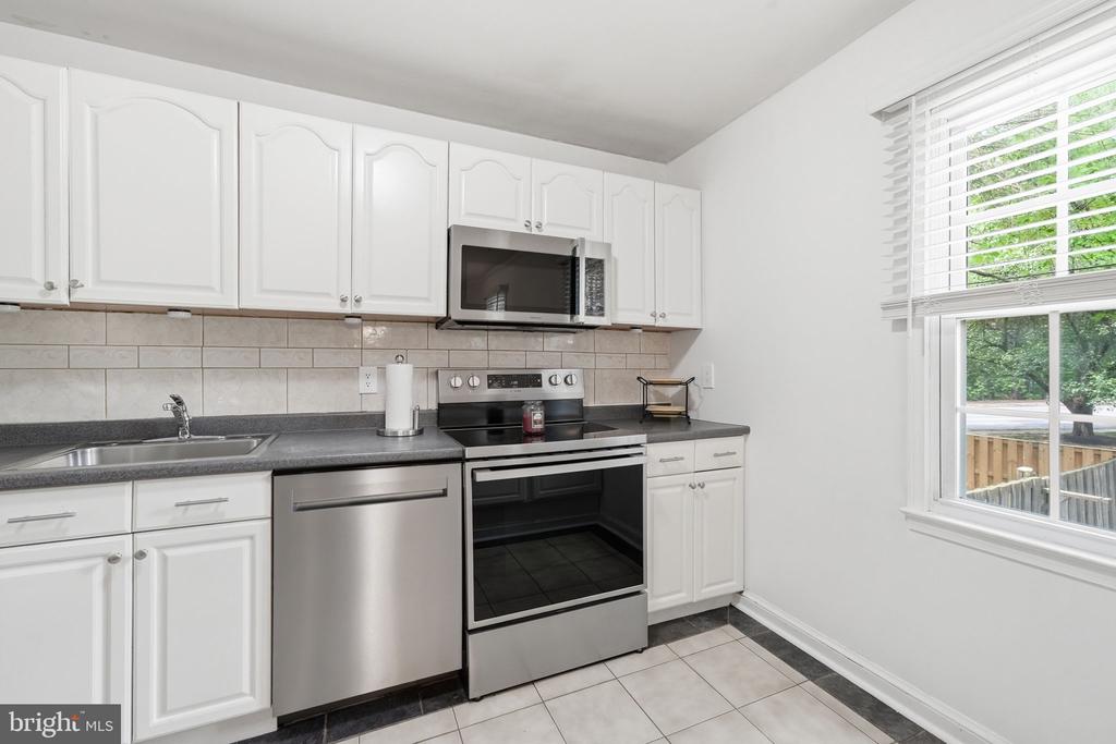 8260 GETTY COURT