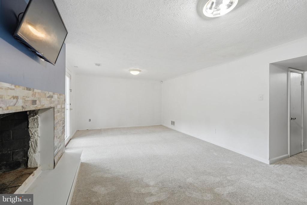 8260 GETTY COURT