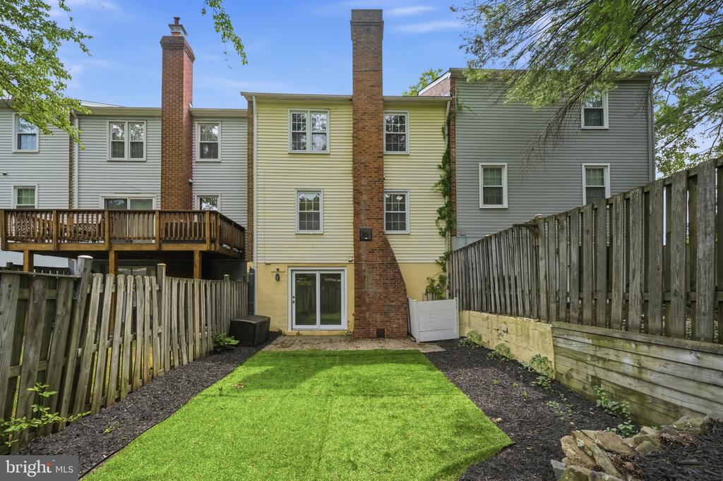 8260 GETTY COURT