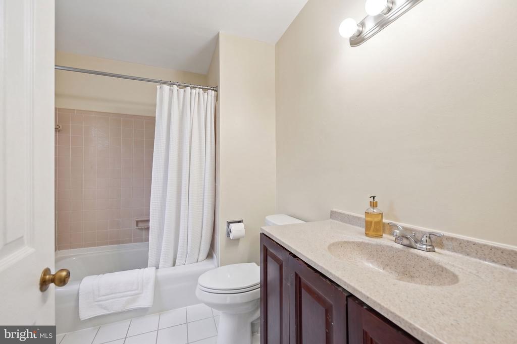 8260 GETTY COURT