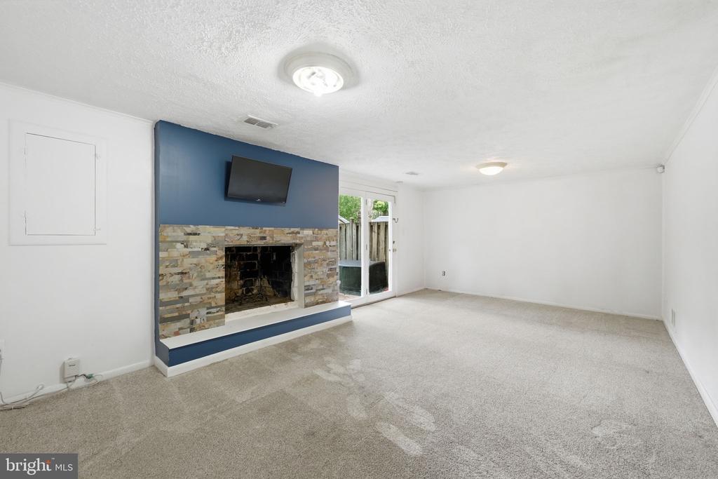 8260 GETTY COURT