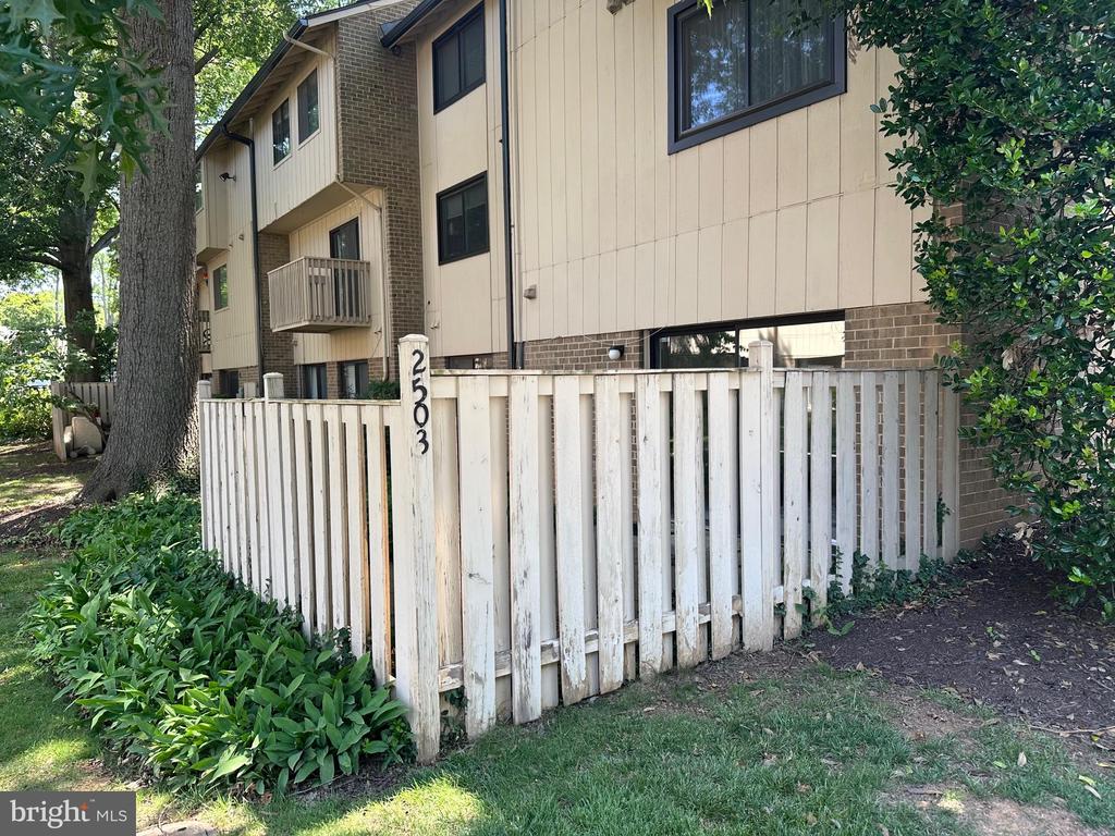 2503 GLENGYLE DRIVE Unit: 143
