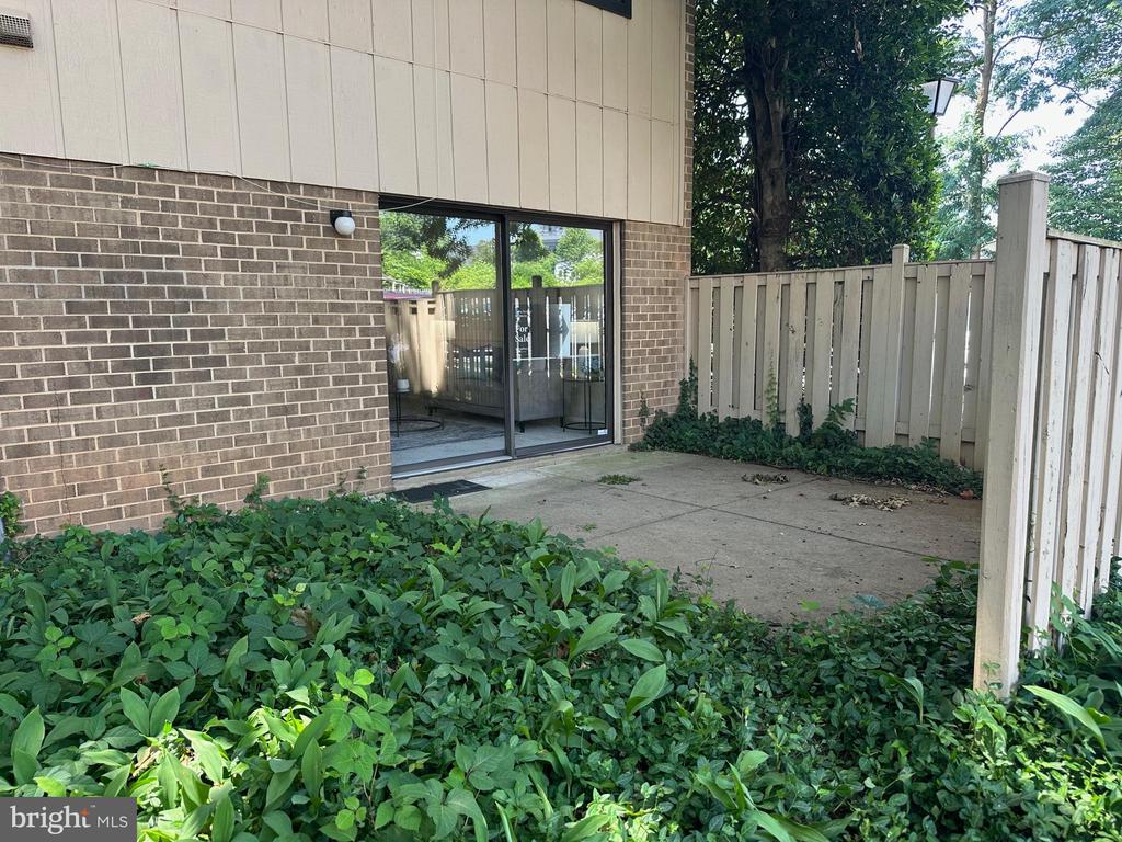 2503 GLENGYLE DRIVE Unit: 143