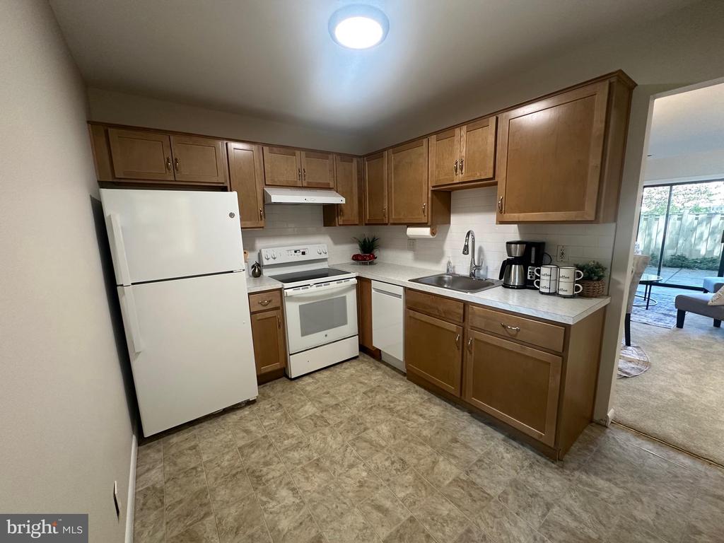 2503 GLENGYLE DRIVE Unit: 143