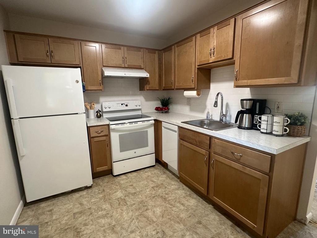 2503 GLENGYLE DRIVE Unit: 143
