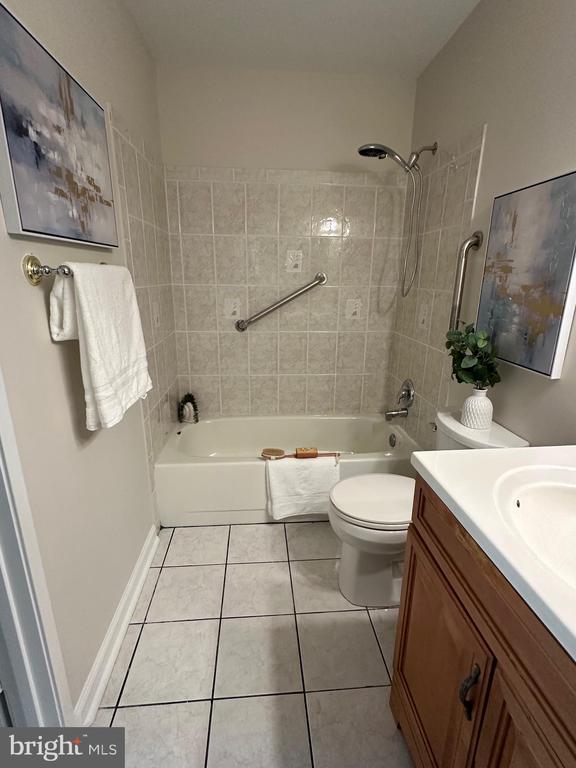 2503 GLENGYLE DRIVE Unit: 143