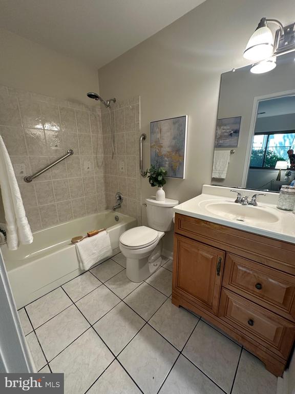 2503 GLENGYLE DRIVE Unit: 143