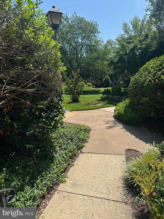 2503 GLENGYLE DRIVE Unit: 143