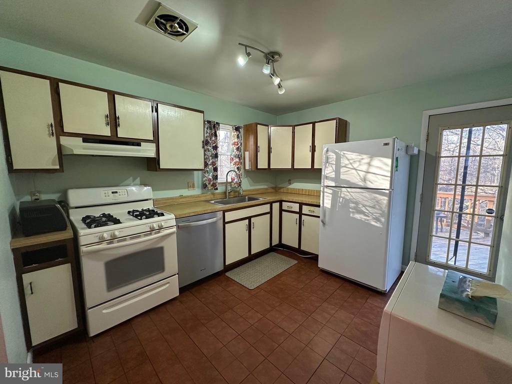 5372 SENECA COURT