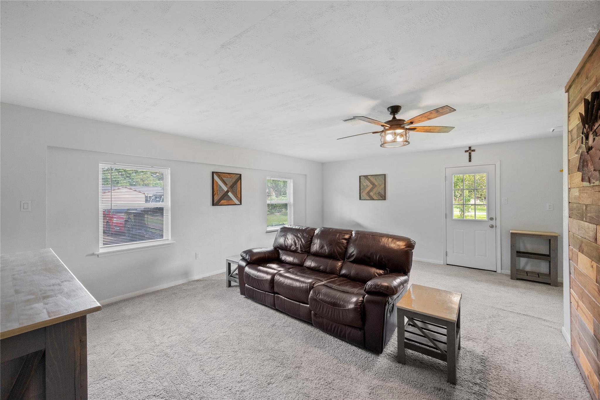 19661 Lazy Lane, Porter