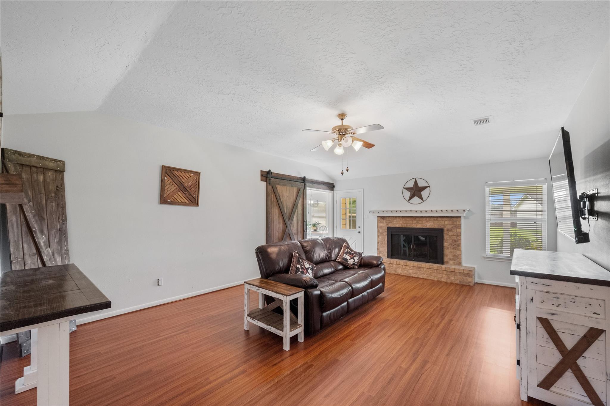 19661 Lazy Lane, Porter