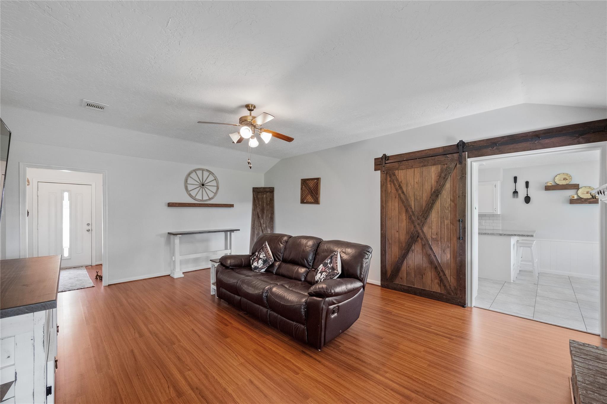 19661 Lazy Lane, Porter
