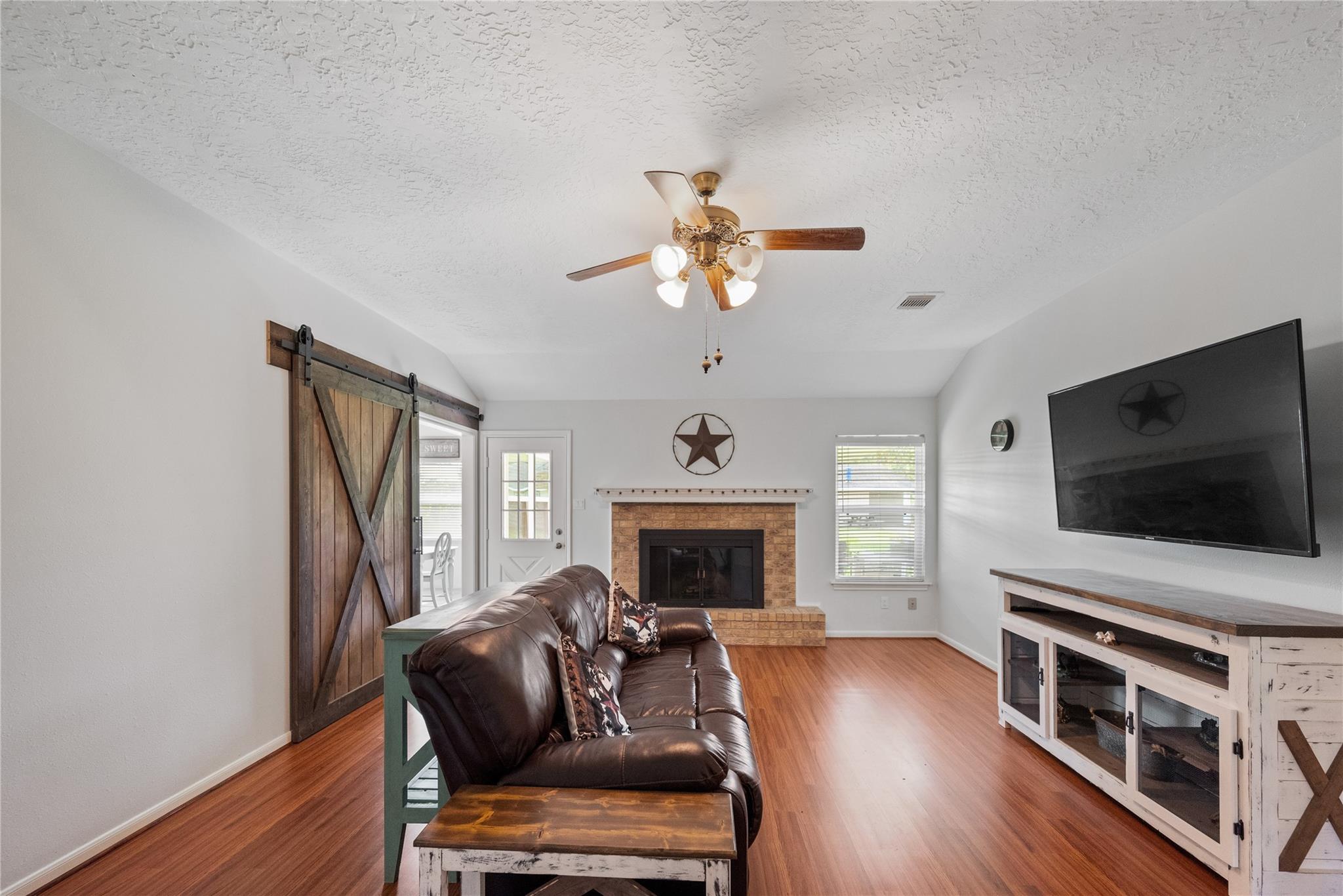 19661 Lazy Lane, Porter