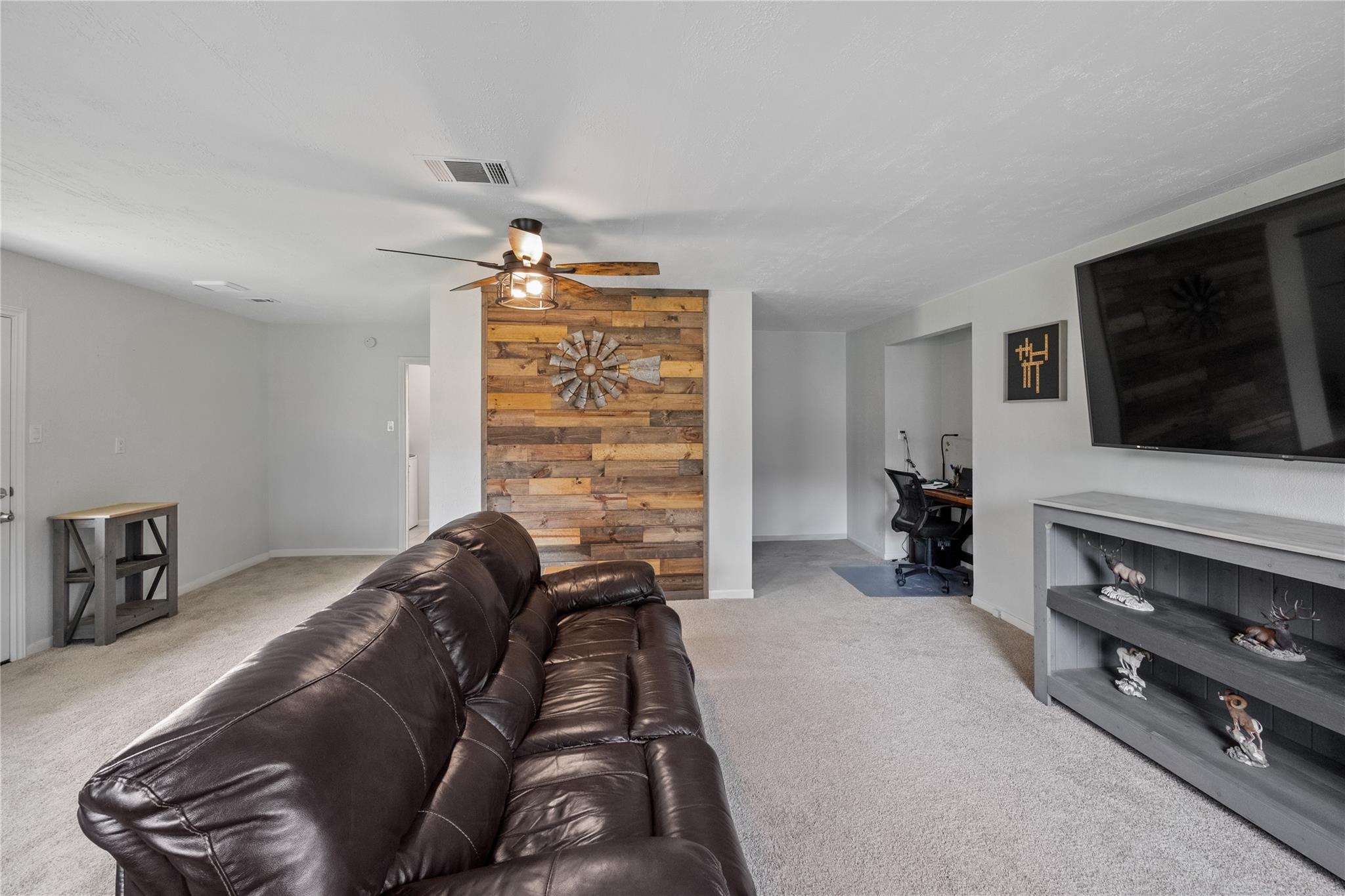 19661 Lazy Lane, Porter