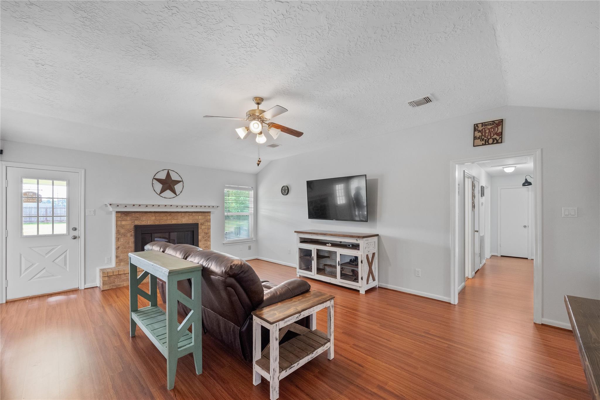 19661 Lazy Lane, Porter