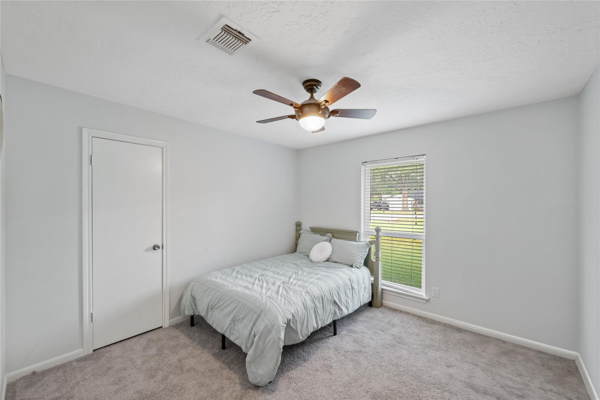 19661 Lazy Lane, Porter