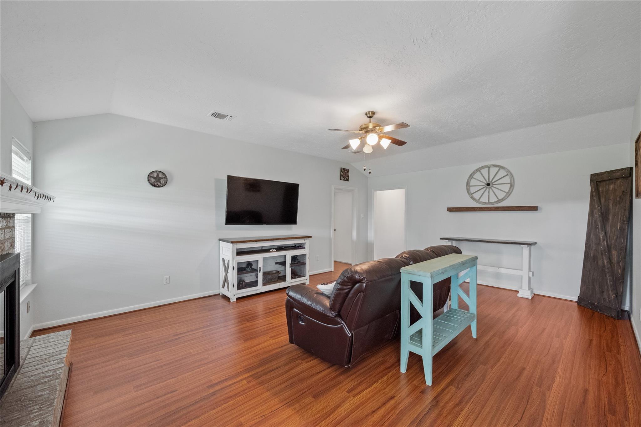 19661 Lazy Lane, Porter