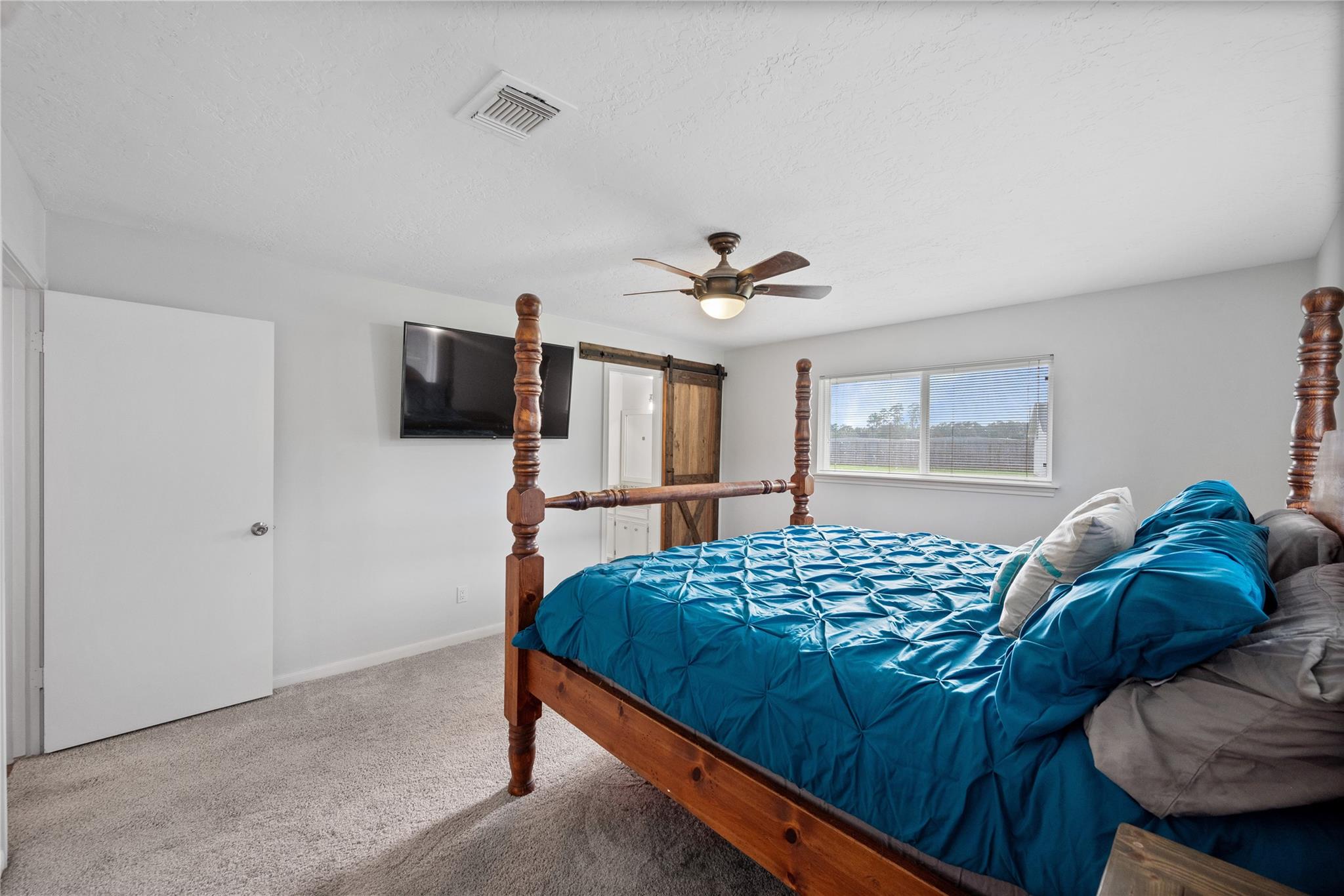 19661 Lazy Lane, Porter