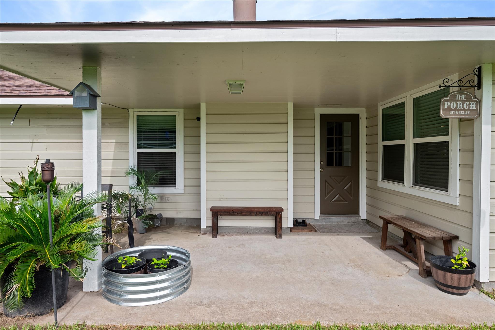 19661 Lazy Lane, Porter