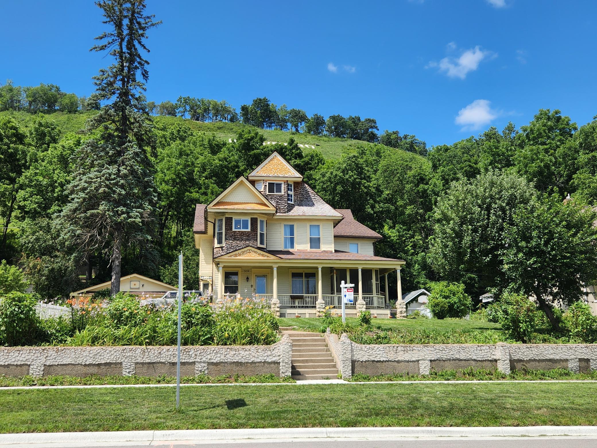 309 W Stevens Avenue