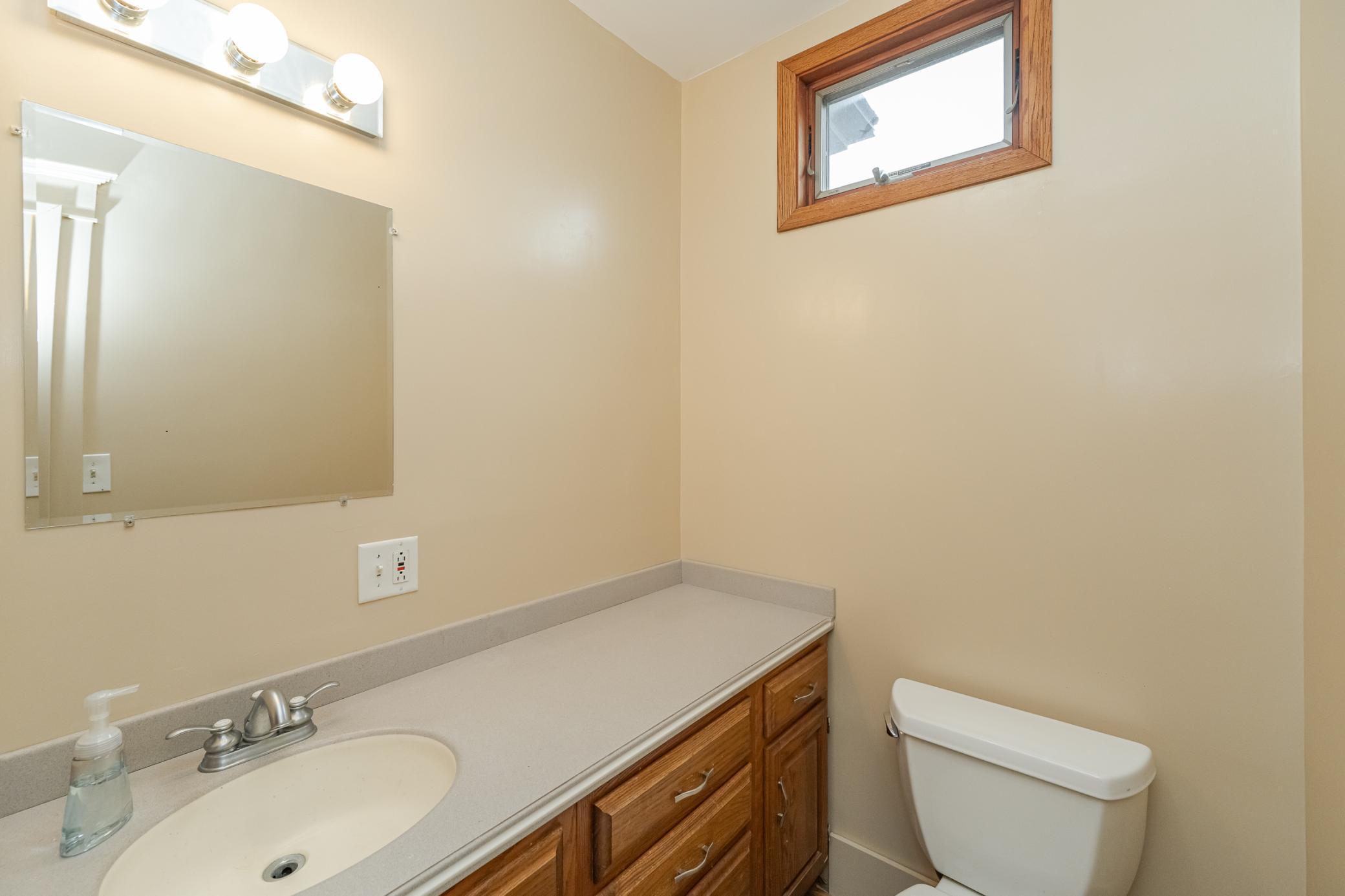 204 Hillcrest Street E