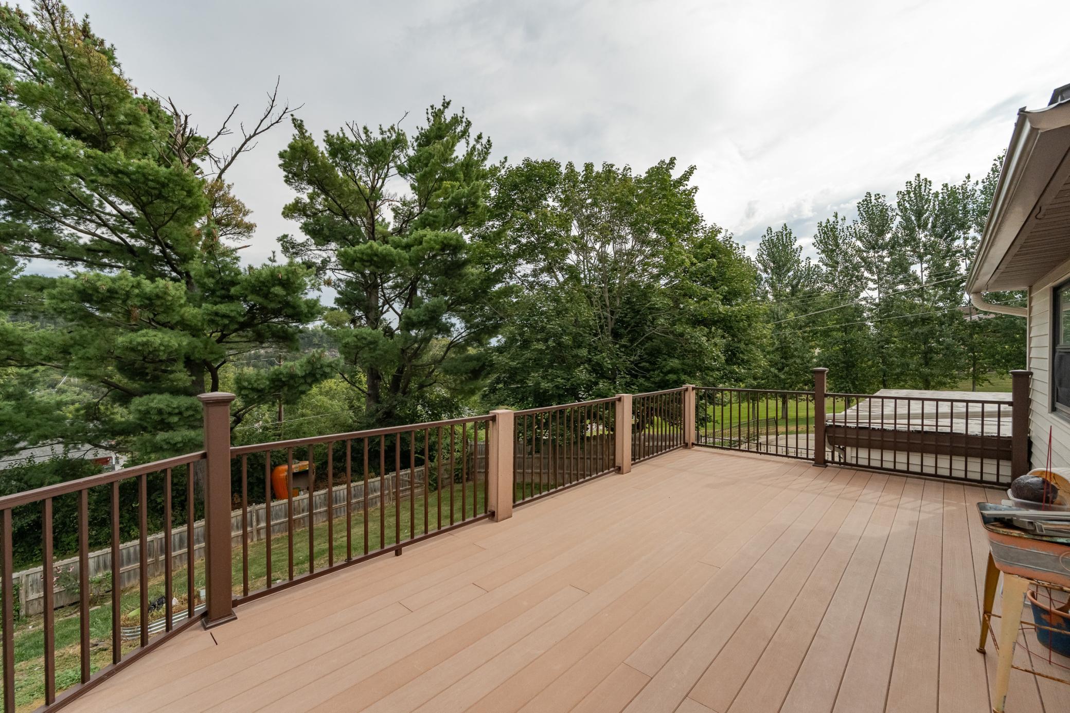 204 Hillcrest Street E