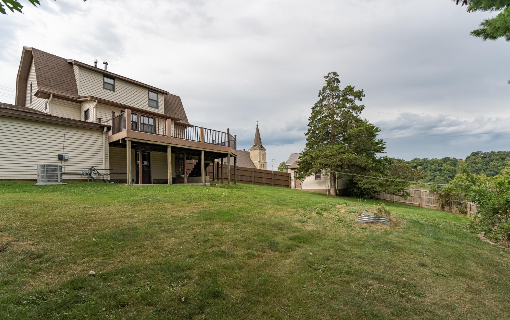 204 Hillcrest Street E