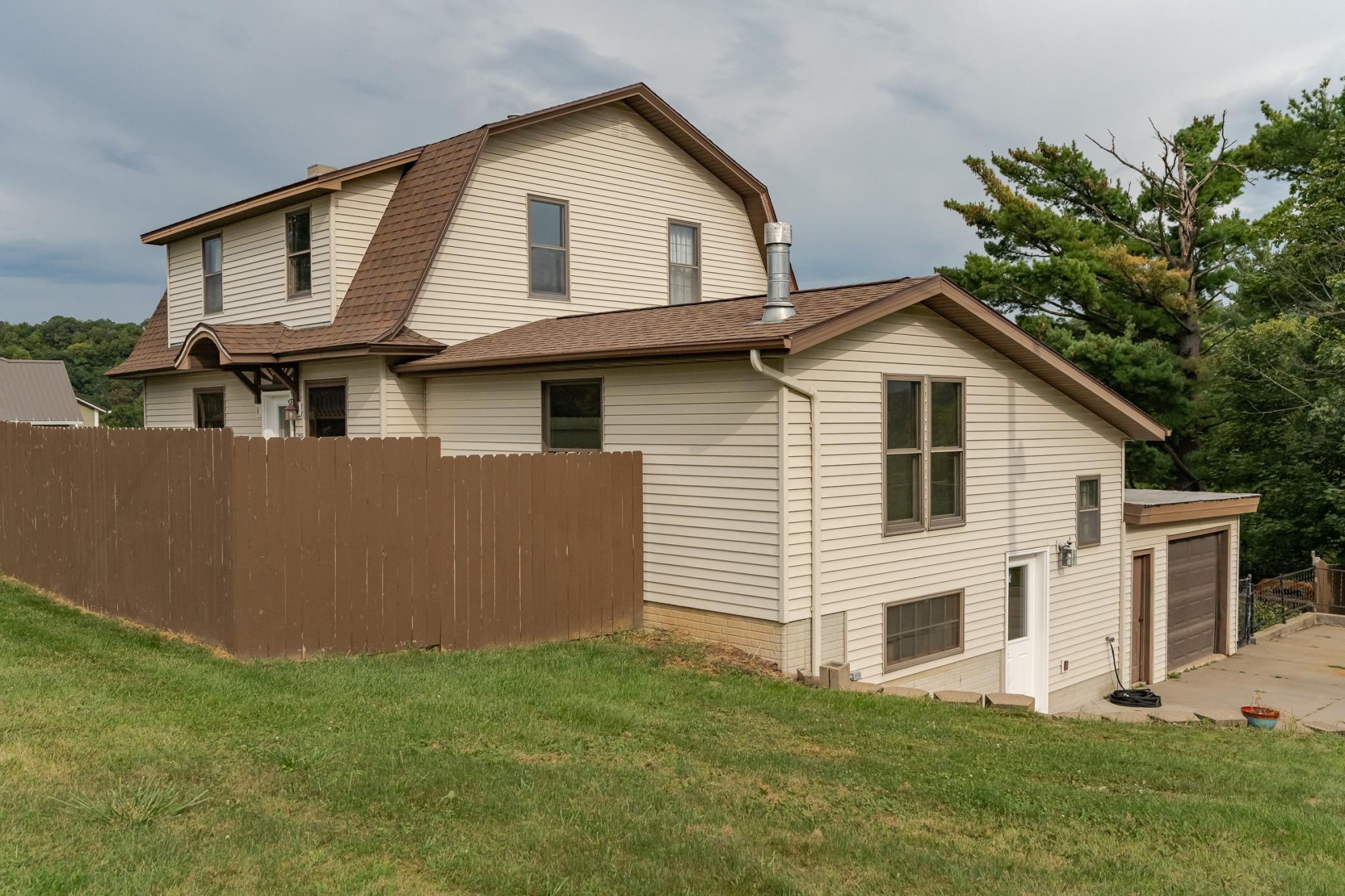 204 Hillcrest Street E