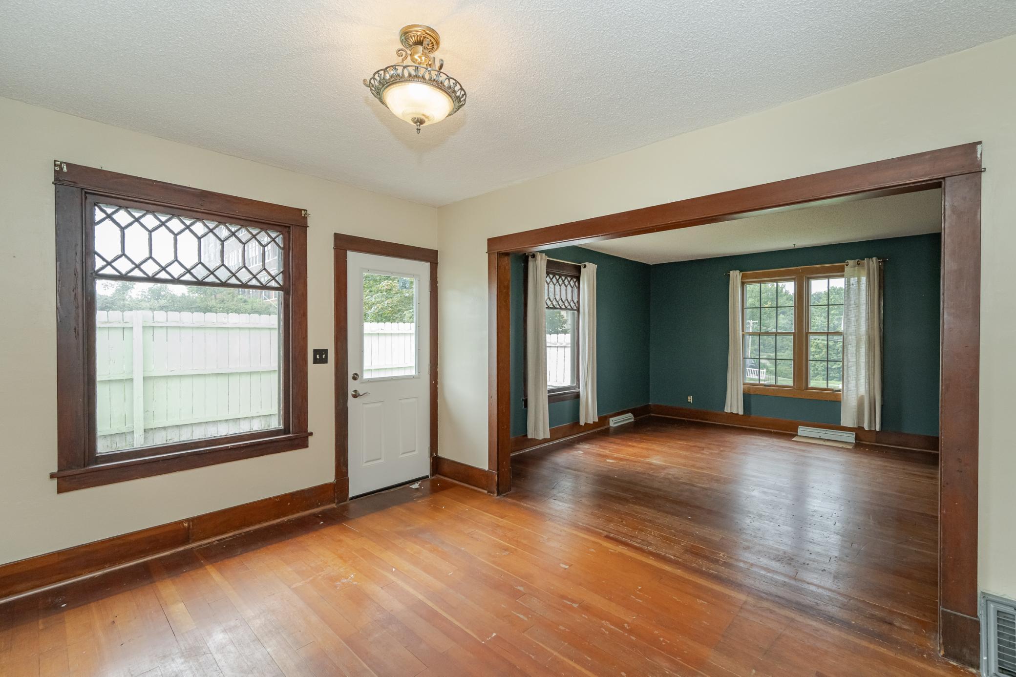 204 Hillcrest Street E