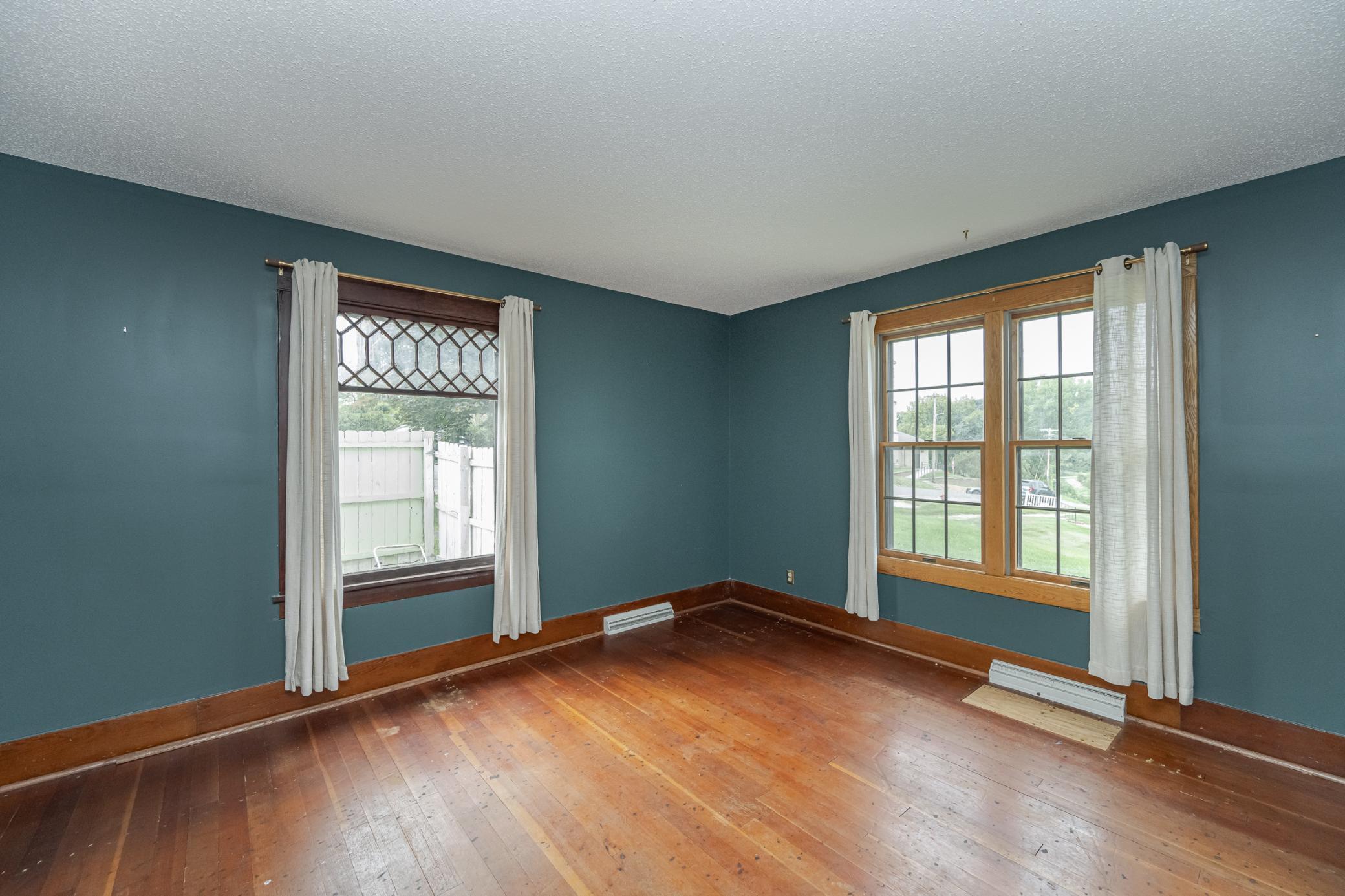 204 Hillcrest Street E