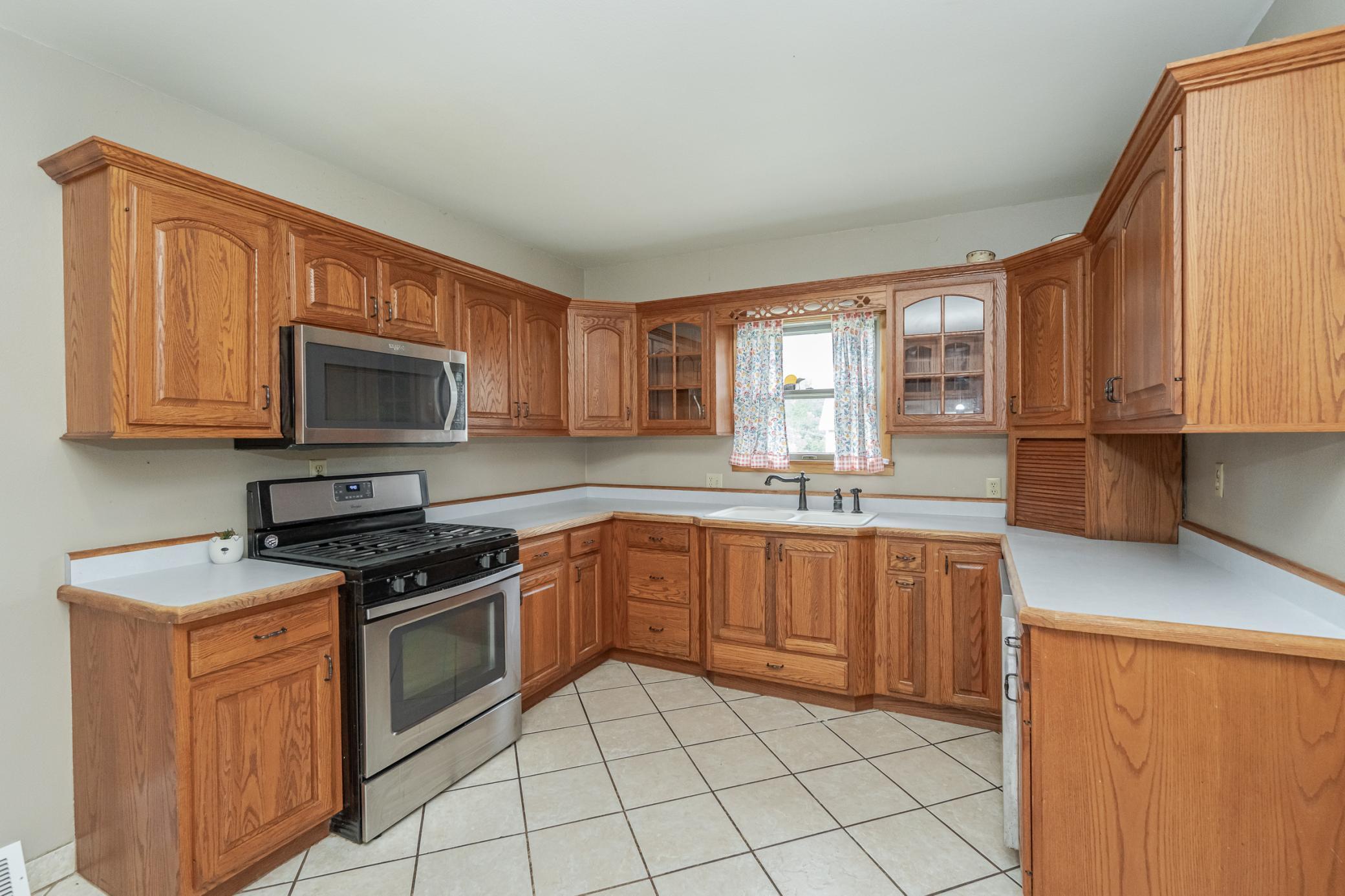 204 Hillcrest Street E