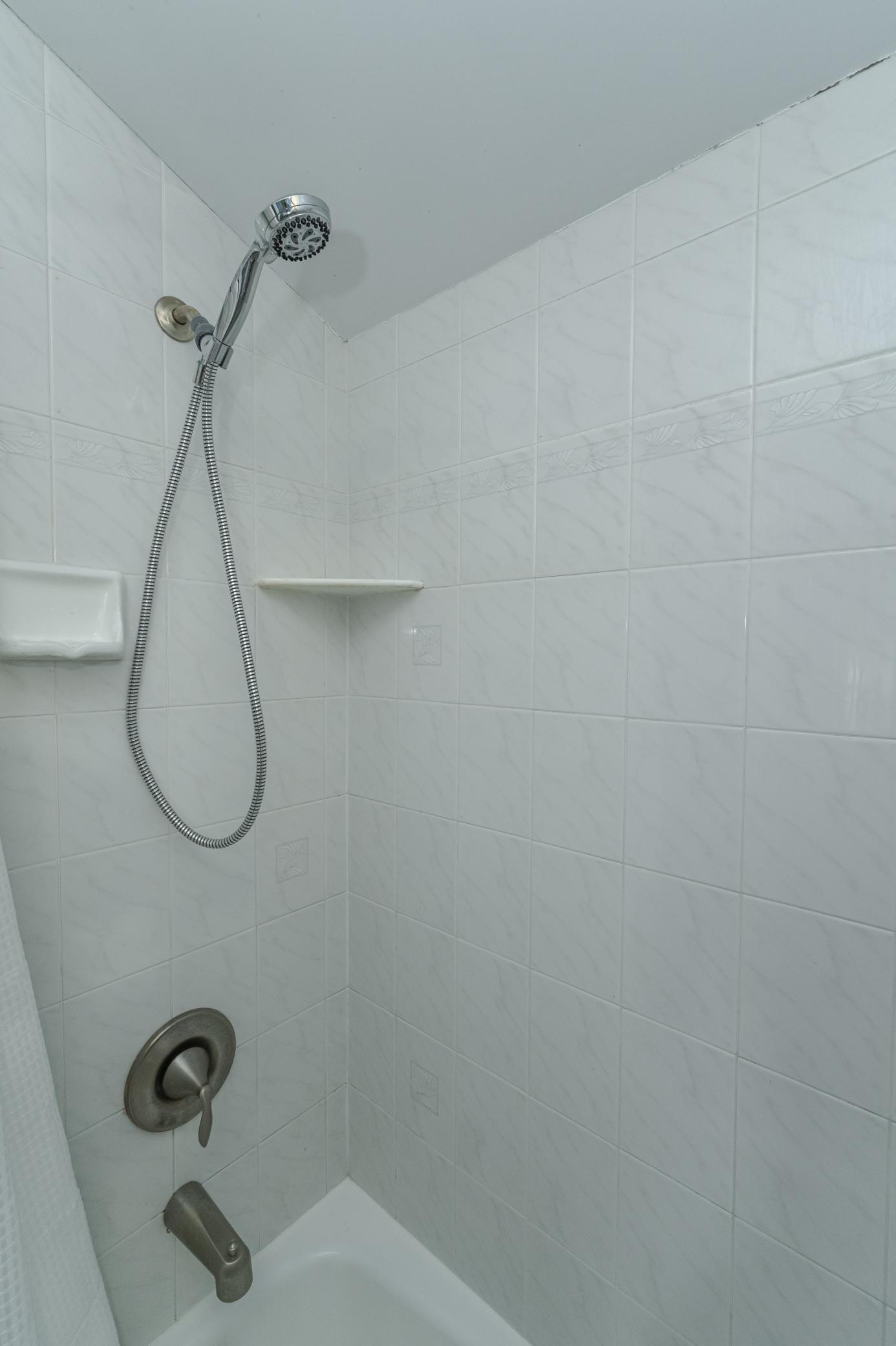 204 Hillcrest Street E