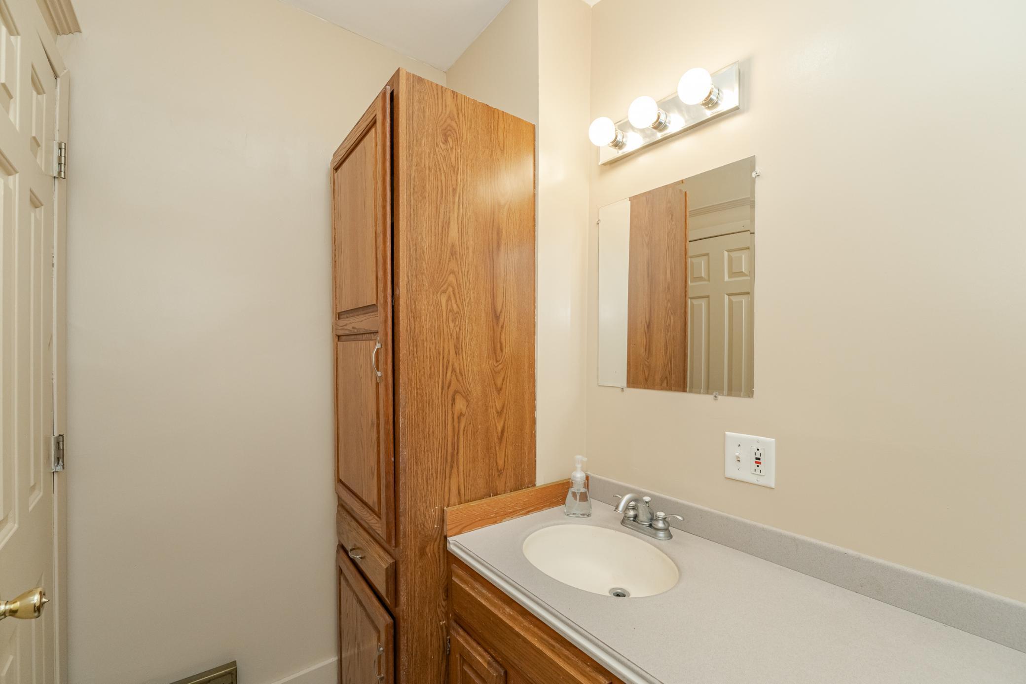 204 Hillcrest Street E