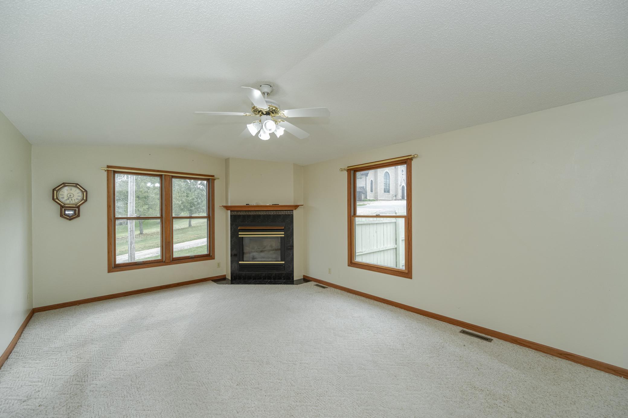 204 Hillcrest Street E