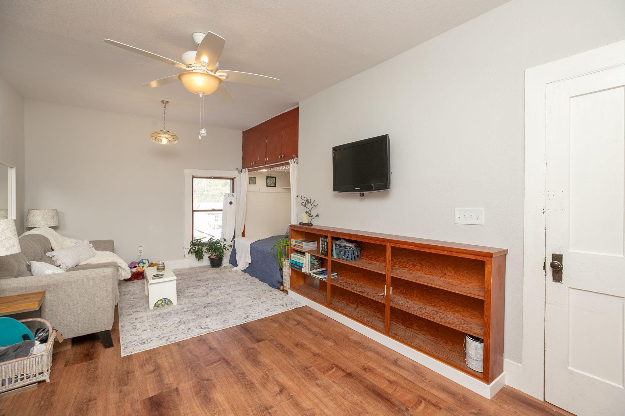 109 Elmwood Street E