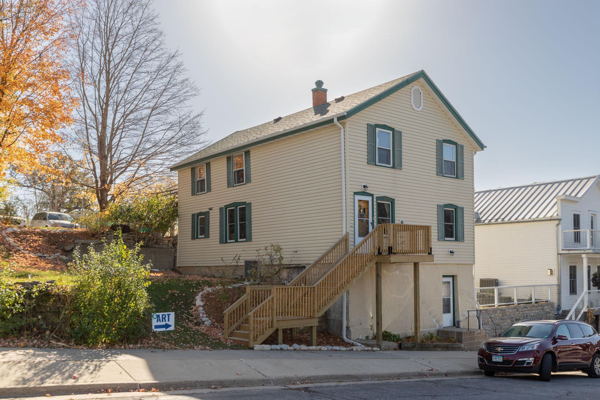 109 Elmwood Street E