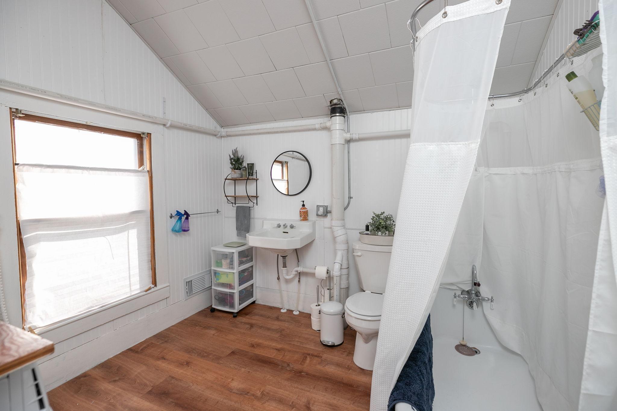 109 Elmwood Street E