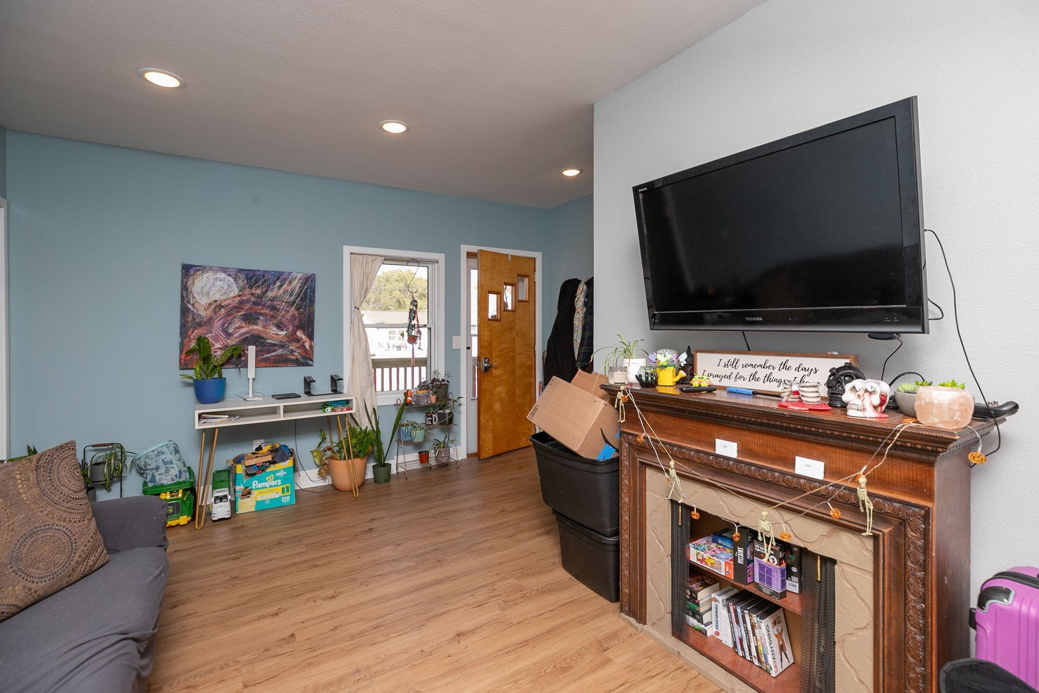 109 Elmwood Street E