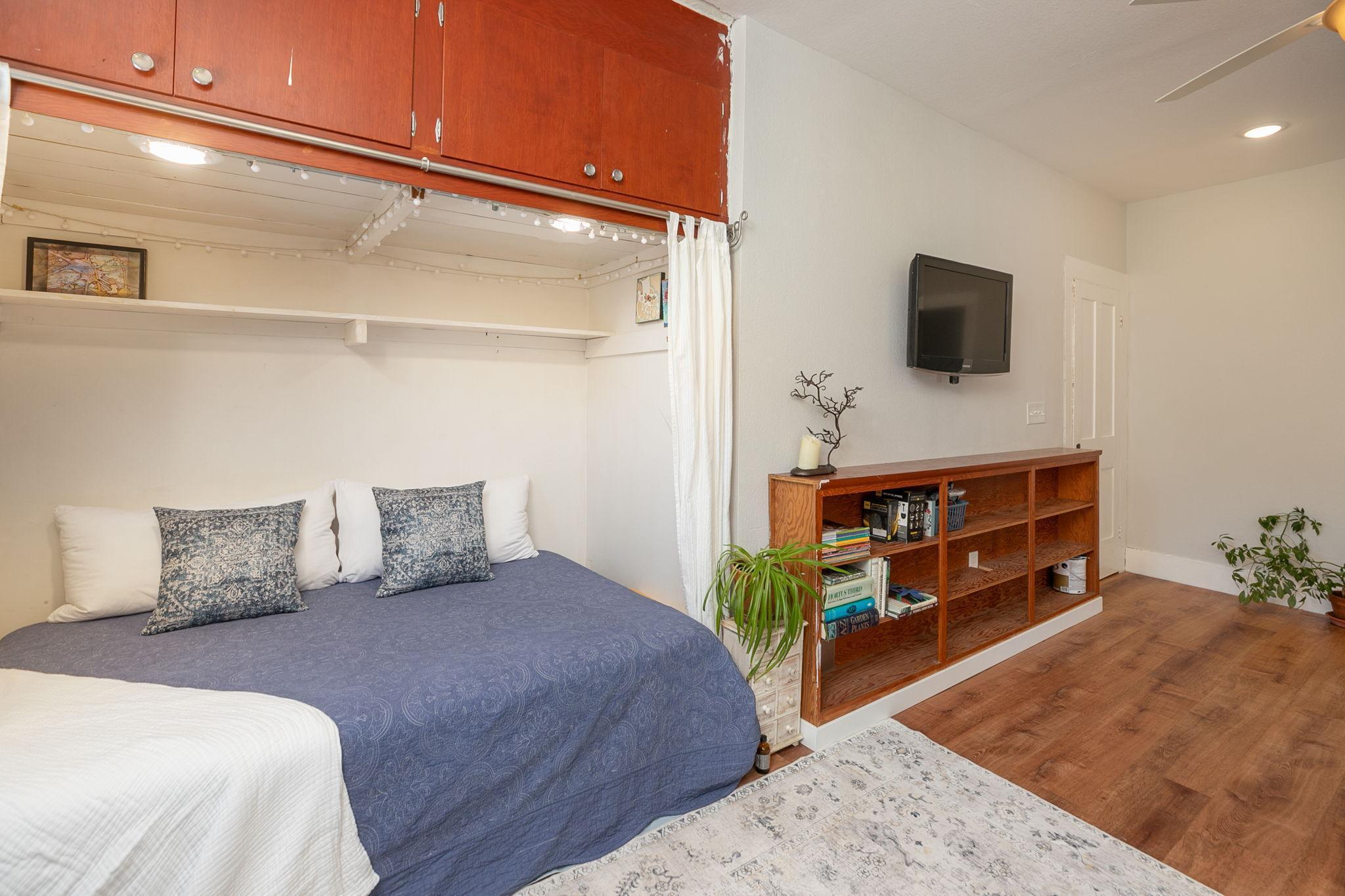 109 Elmwood Street E