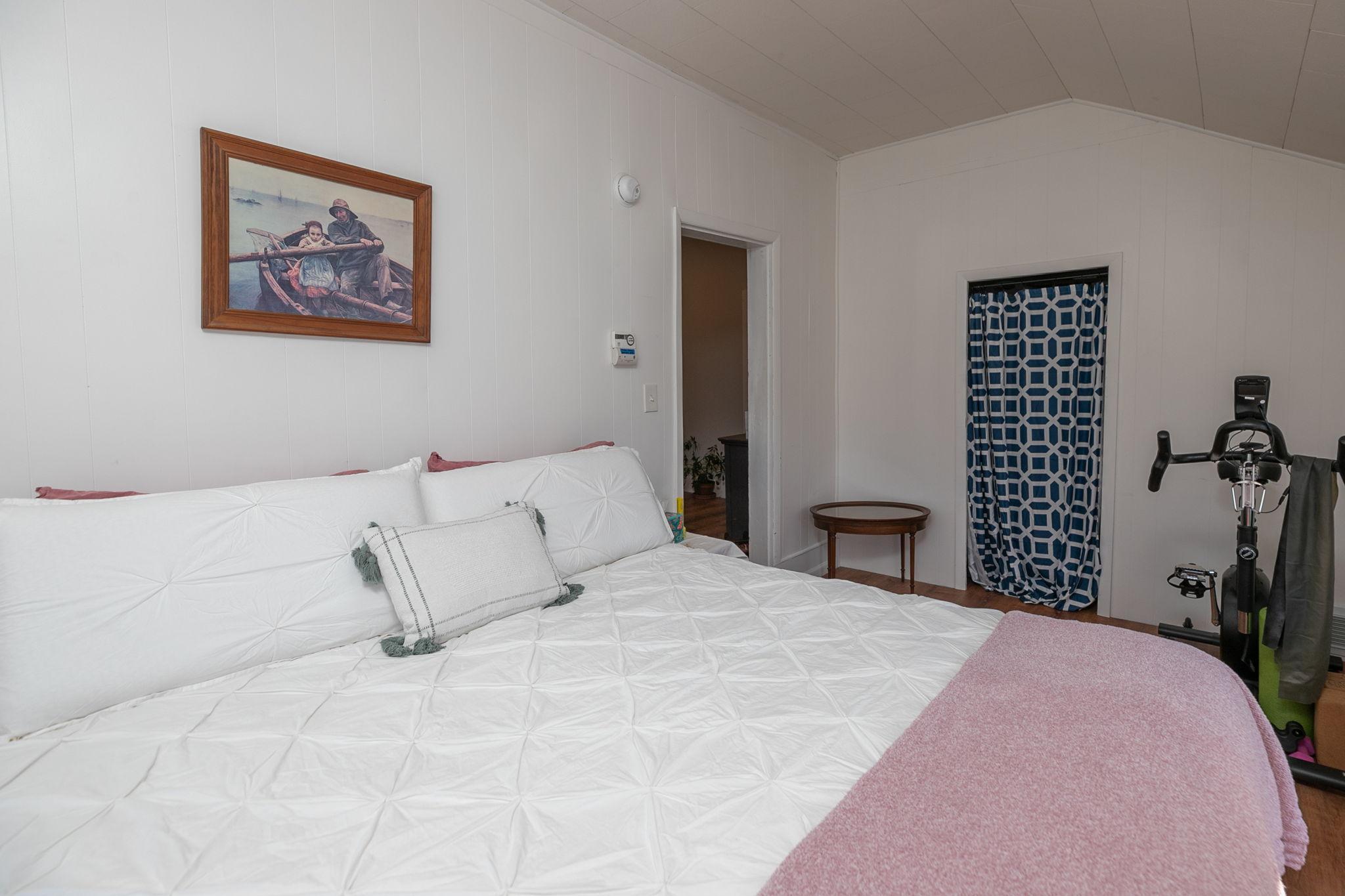 109 Elmwood Street E