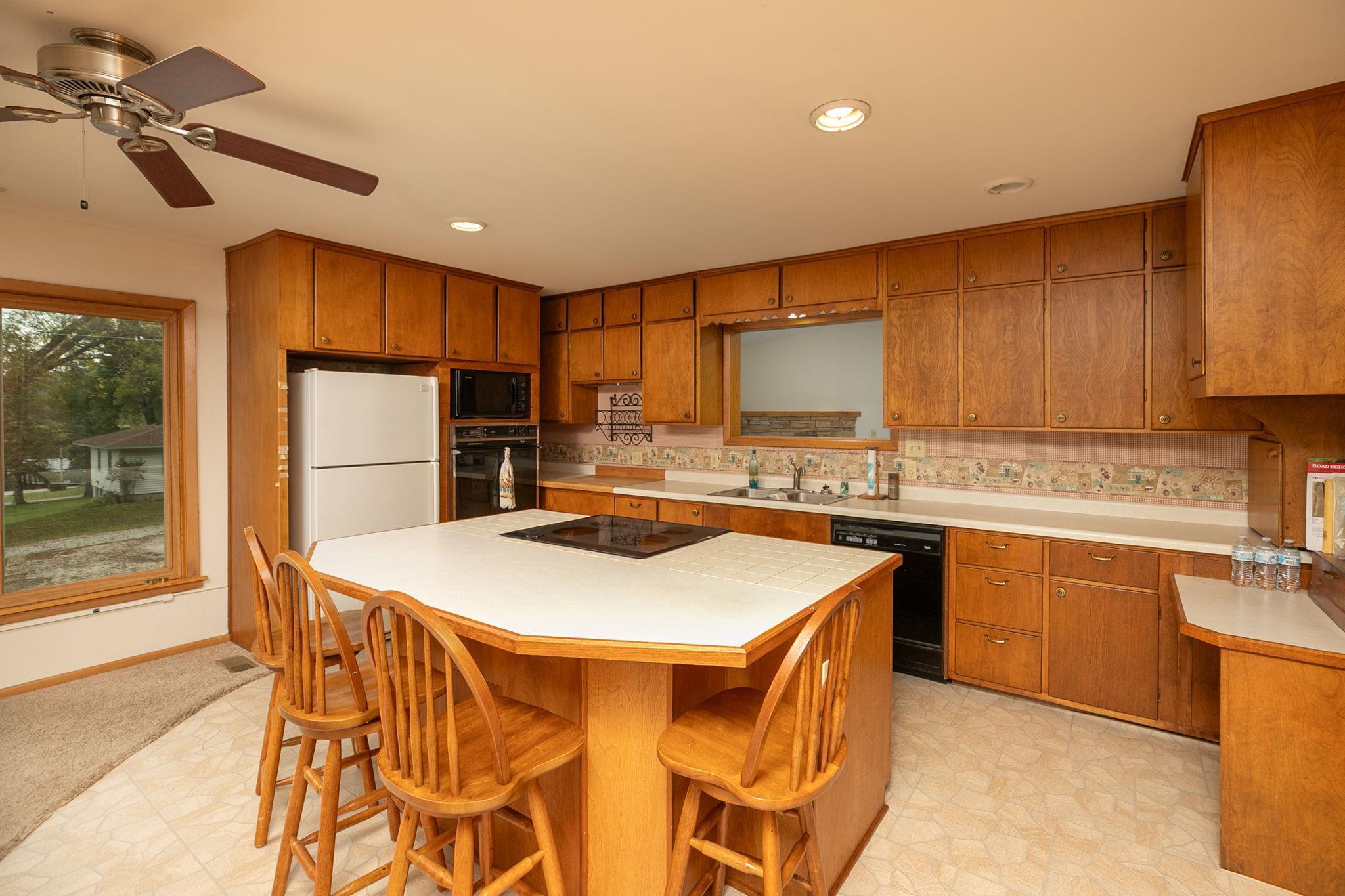 300 Whittier Street W