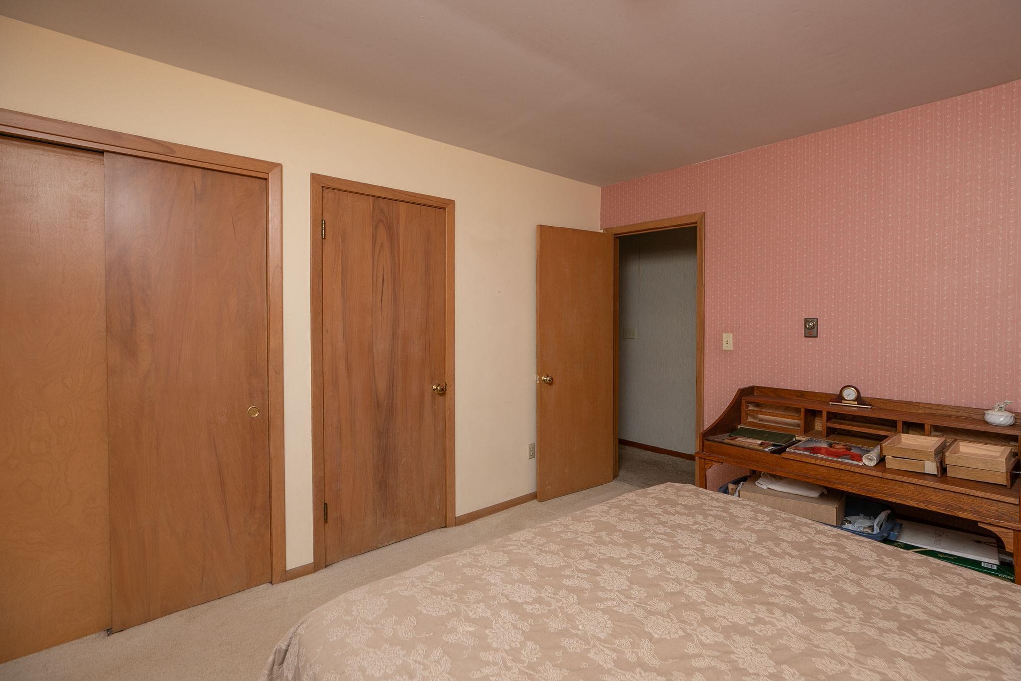 300 Whittier Street W