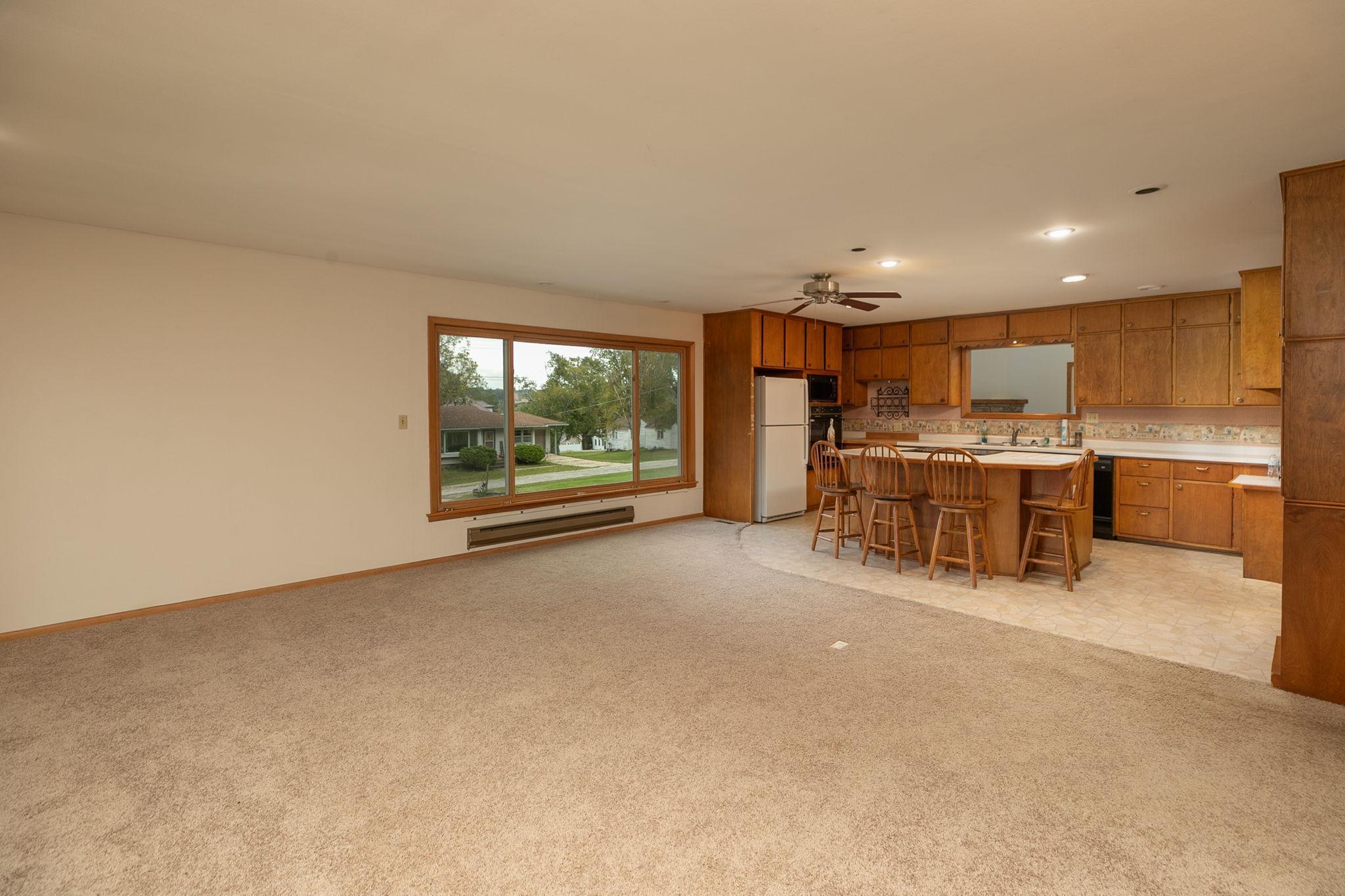 300 Whittier Street W