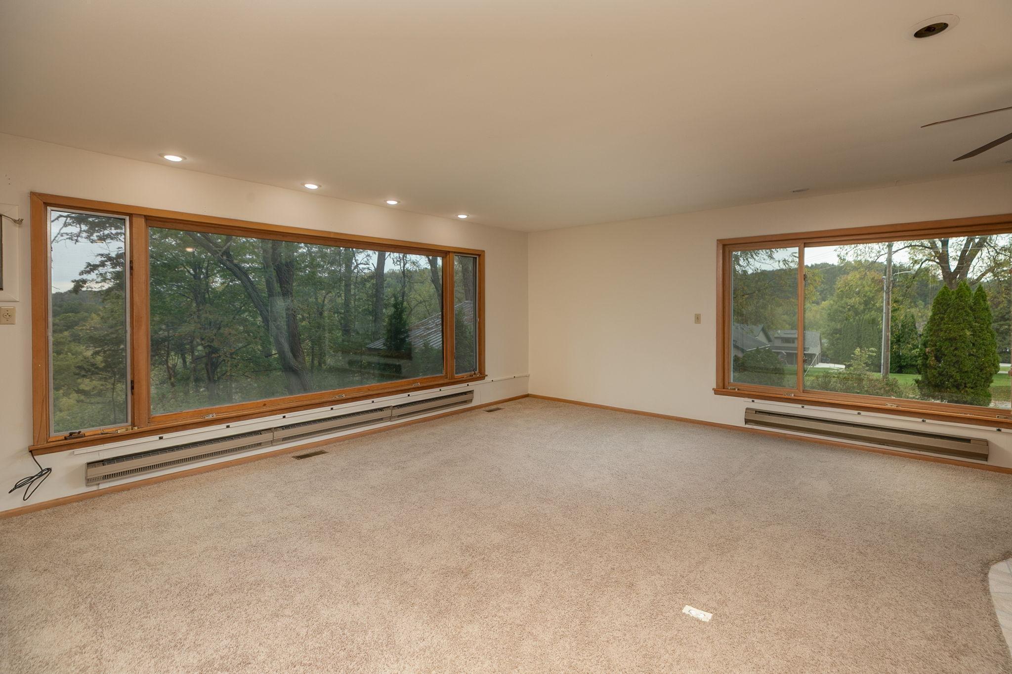 300 Whittier Street W